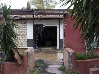 Giungiamo cos� nella sala, sovrastata dallo scheletro di una copertura in metallo